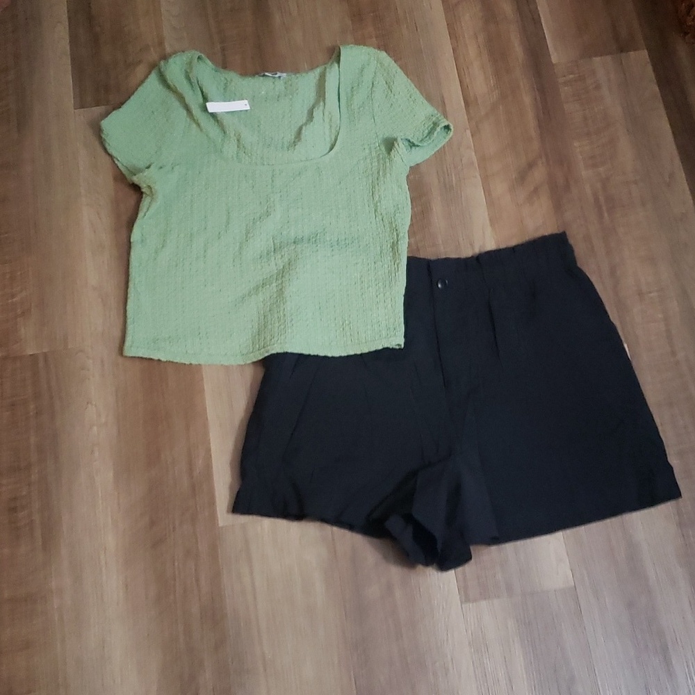 Madewell Top & Shorts Bundle Green Textured Tee Black High Rise Shorts
